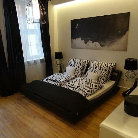 Black&White Apartment- Wierzbowa 5 ポズナン エクステリア 写真