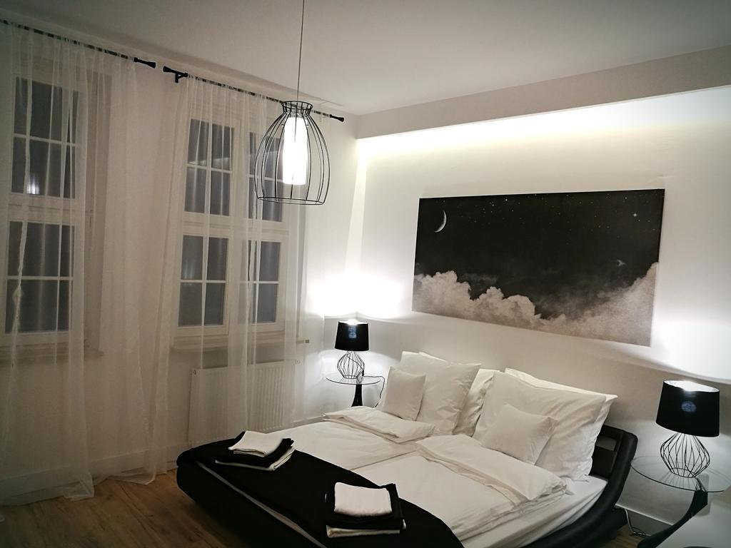 Black&White Apartment- Wierzbowa 5 ポズナン エクステリア 写真