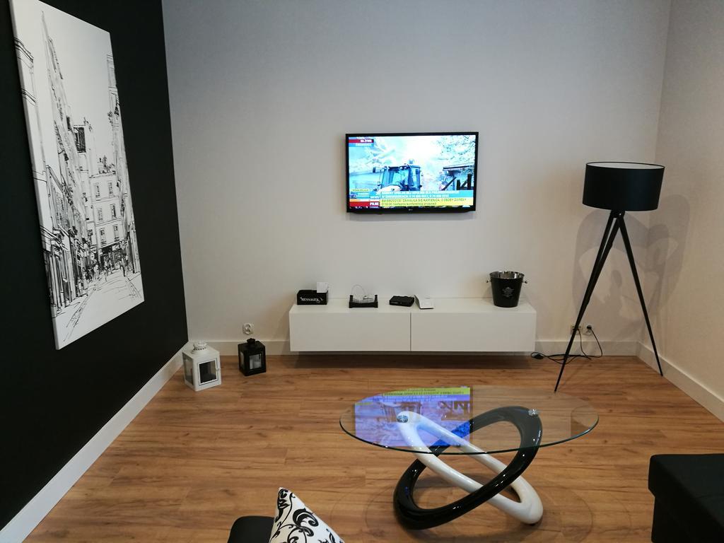 Black&White Apartment- Wierzbowa 5 ポズナン エクステリア 写真