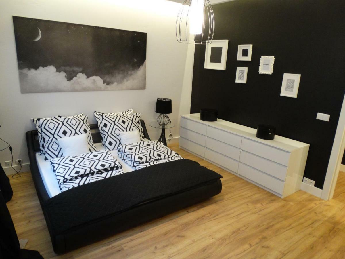 Black&White Apartment- Wierzbowa 5 ポズナン エクステリア 写真